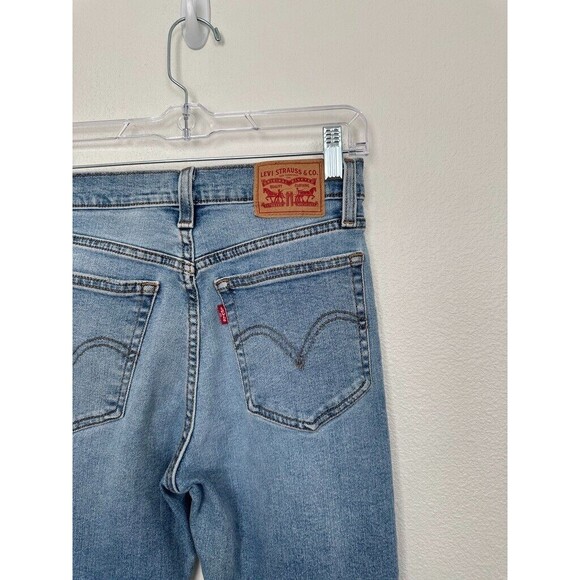 Levi's Wedgie Straight Leg Light Wash Blue Distressed Frayed Hem Waist 26 26x28 - Picture 6 of 9